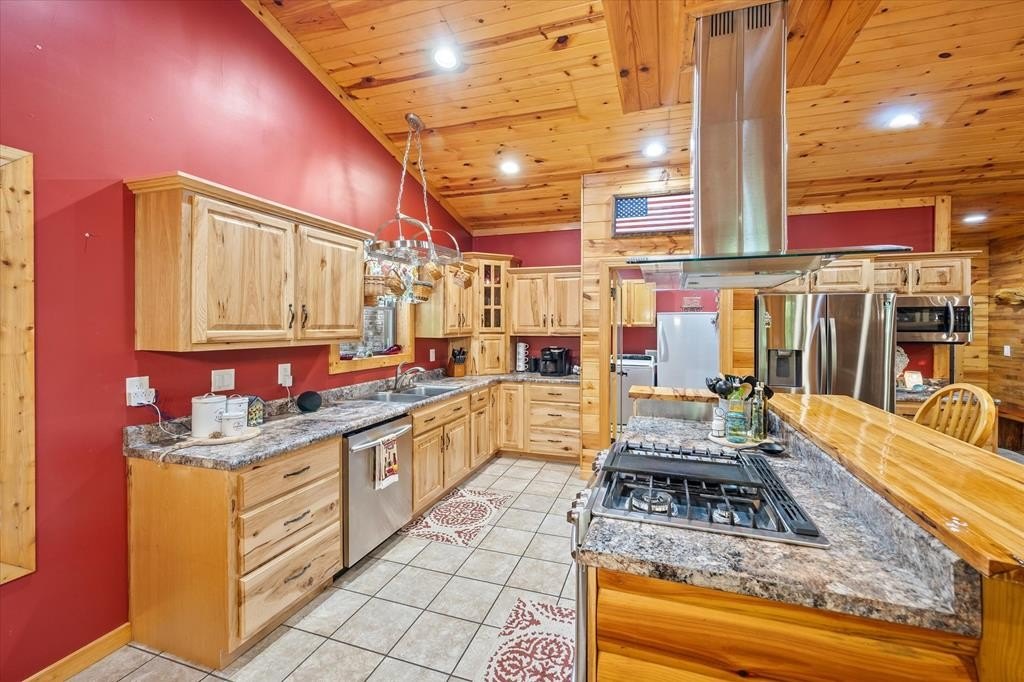 Celina, Tennessee, 38551, United States, 3 Bedrooms Bedrooms, ,2 BathroomsBathrooms,Residential,Forsale,1929825