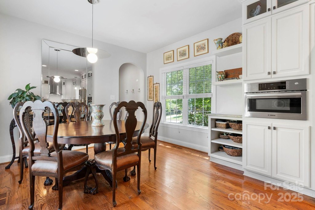 Hickory, North Carolina, 28601, United States, 4 Bedrooms Bedrooms, ,3.5 BathroomsBathrooms,Residential,Forsale,1934926