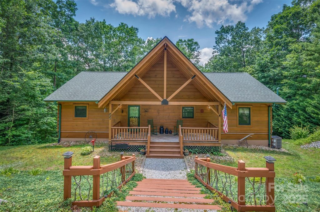 Saluda, North Carolina, 28773, United States, 3 Bedrooms Bedrooms, ,2.5 BathroomsBathrooms,Residential,Forsale,1960262