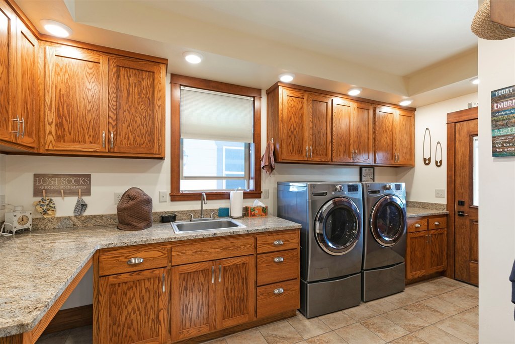 Corvallis, Montana, 59828, United States, 4 Bedrooms Bedrooms, ,3.5 BathroomsBathrooms,Residential,Forsale,1944296