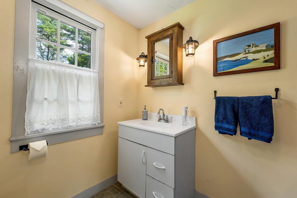 Weare, New Hampshire, 03281, United States, 3 Bedrooms Bedrooms, ,2 BathroomsBathrooms,Residential,Forsale,1952919