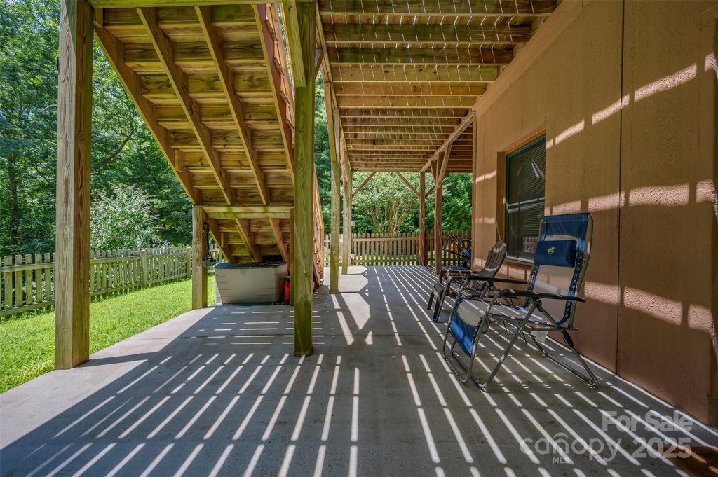 Saluda, North Carolina, 28773, United States, 3 Bedrooms Bedrooms, ,2.5 BathroomsBathrooms,Residential,Forsale,1960262