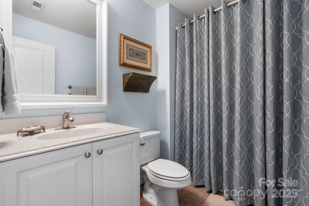 Hickory, North Carolina, 28601, United States, 4 Bedrooms Bedrooms, ,3.5 BathroomsBathrooms,Residential,Forsale,1934926