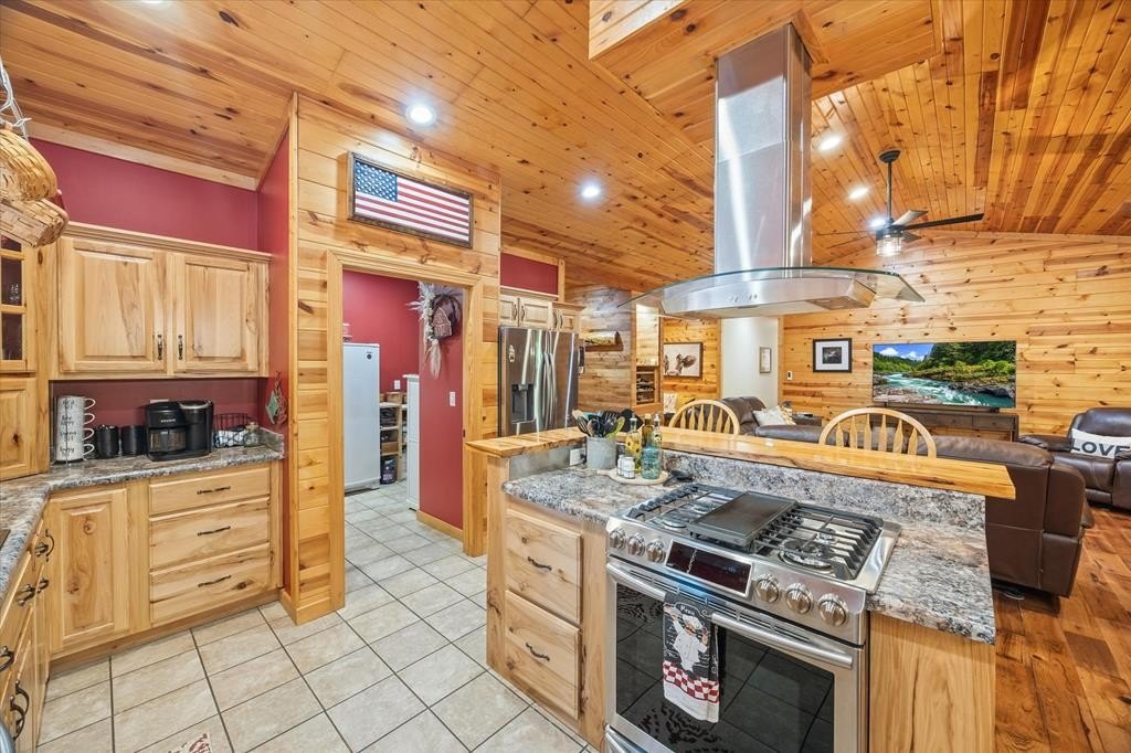 Celina, Tennessee, 38551, United States, 3 Bedrooms Bedrooms, ,2 BathroomsBathrooms,Residential,Forsale,1929825