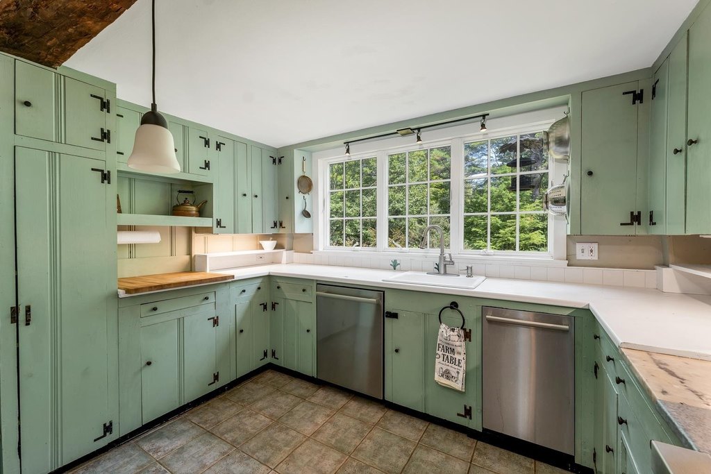 Weare, New Hampshire, 03281, United States, 3 Bedrooms Bedrooms, ,2 BathroomsBathrooms,Residential,Forsale,1952919