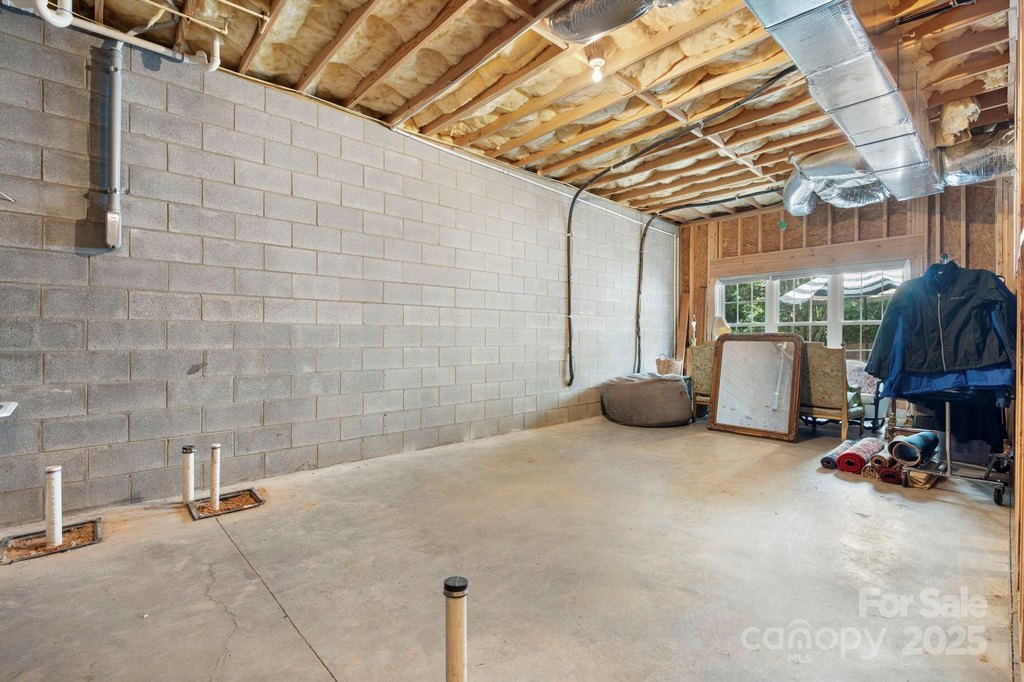 Hickory, North Carolina, 28601, United States, 4 Bedrooms Bedrooms, ,3.5 BathroomsBathrooms,Residential,Forsale,1934926