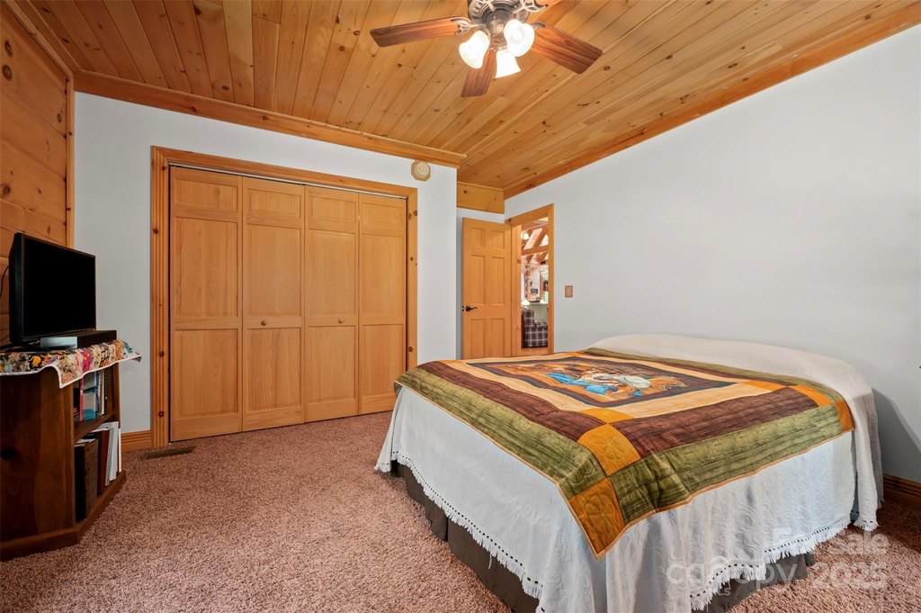 Saluda, North Carolina, 28773, United States, 3 Bedrooms Bedrooms, ,2.5 BathroomsBathrooms,Residential,Forsale,1960262