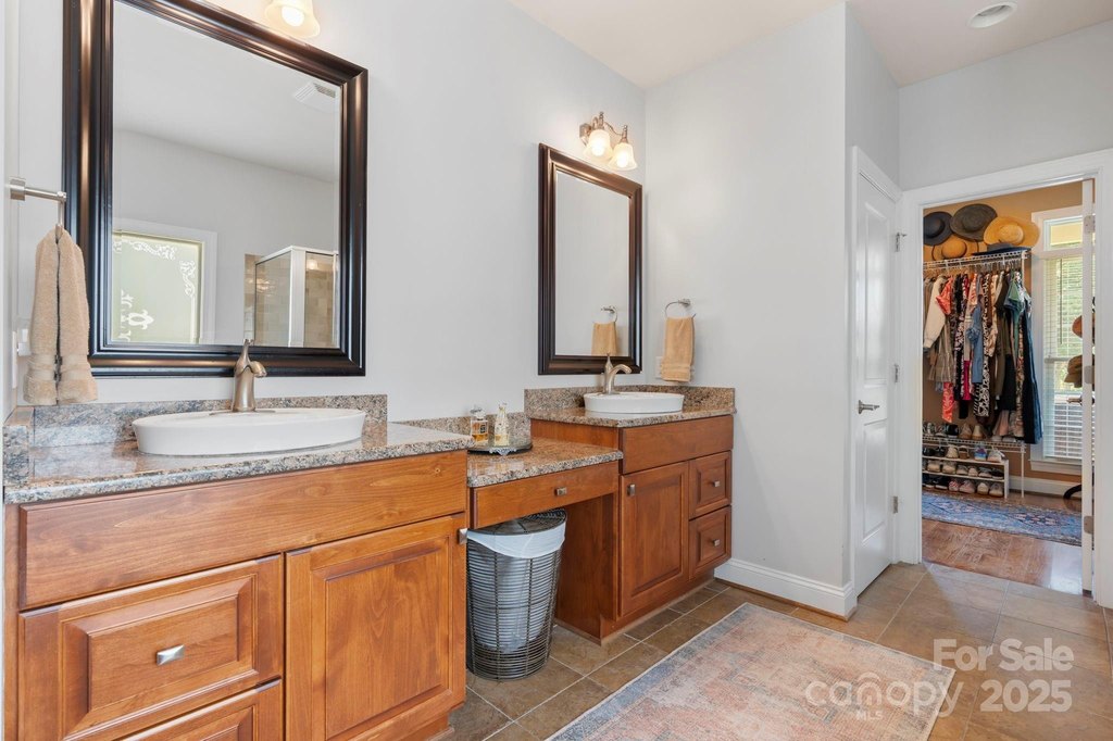 Hickory, North Carolina, 28601, United States, 4 Bedrooms Bedrooms, ,3.5 BathroomsBathrooms,Residential,Forsale,1934926