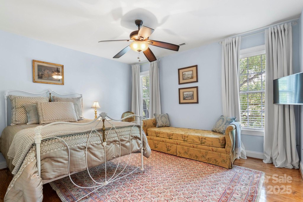 Hickory, North Carolina, 28601, United States, 4 Bedrooms Bedrooms, ,3.5 BathroomsBathrooms,Residential,Forsale,1934926