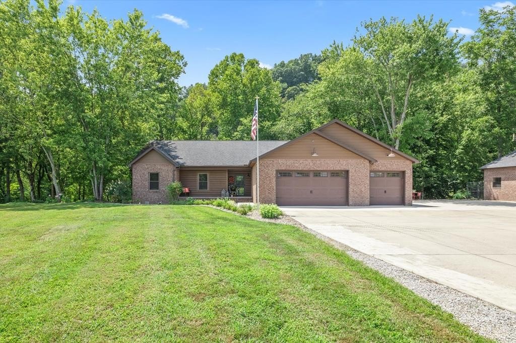 Celina, Tennessee, 38551, United States, 3 Bedrooms Bedrooms, ,2 BathroomsBathrooms,Residential,Forsale,1929825