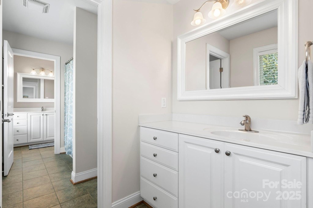 Hickory, North Carolina, 28601, United States, 4 Bedrooms Bedrooms, ,3.5 BathroomsBathrooms,Residential,Forsale,1934926