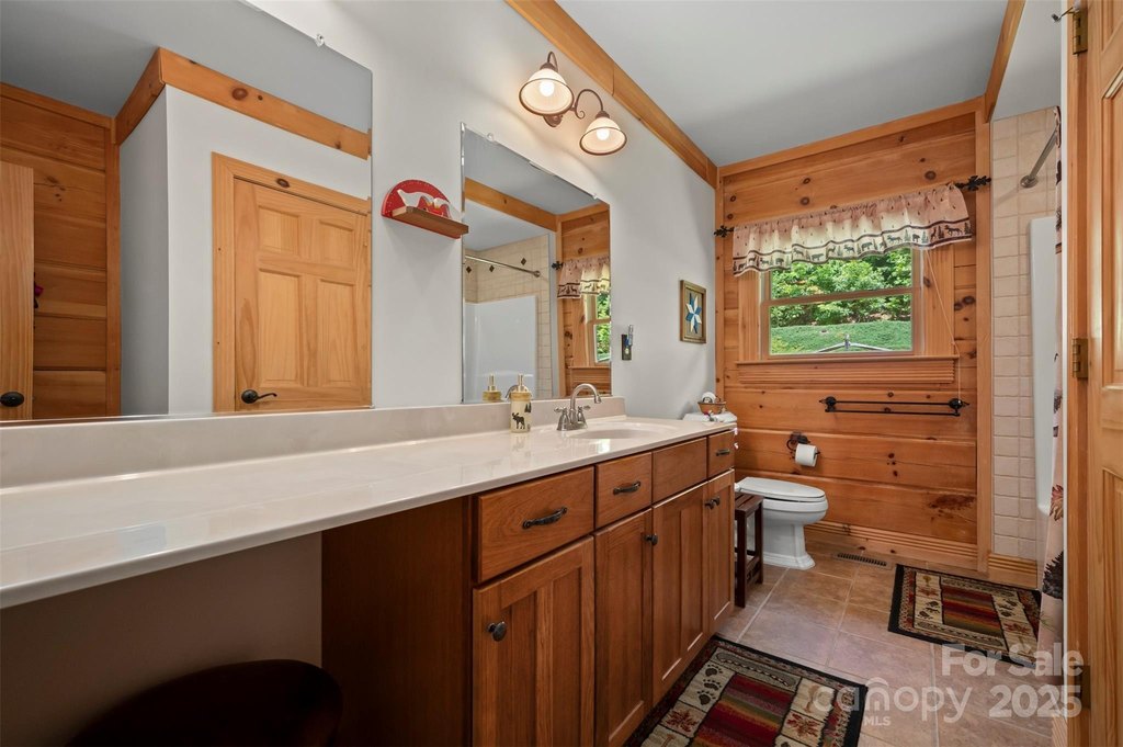 Saluda, North Carolina, 28773, United States, 3 Bedrooms Bedrooms, ,2.5 BathroomsBathrooms,Residential,Forsale,1960262