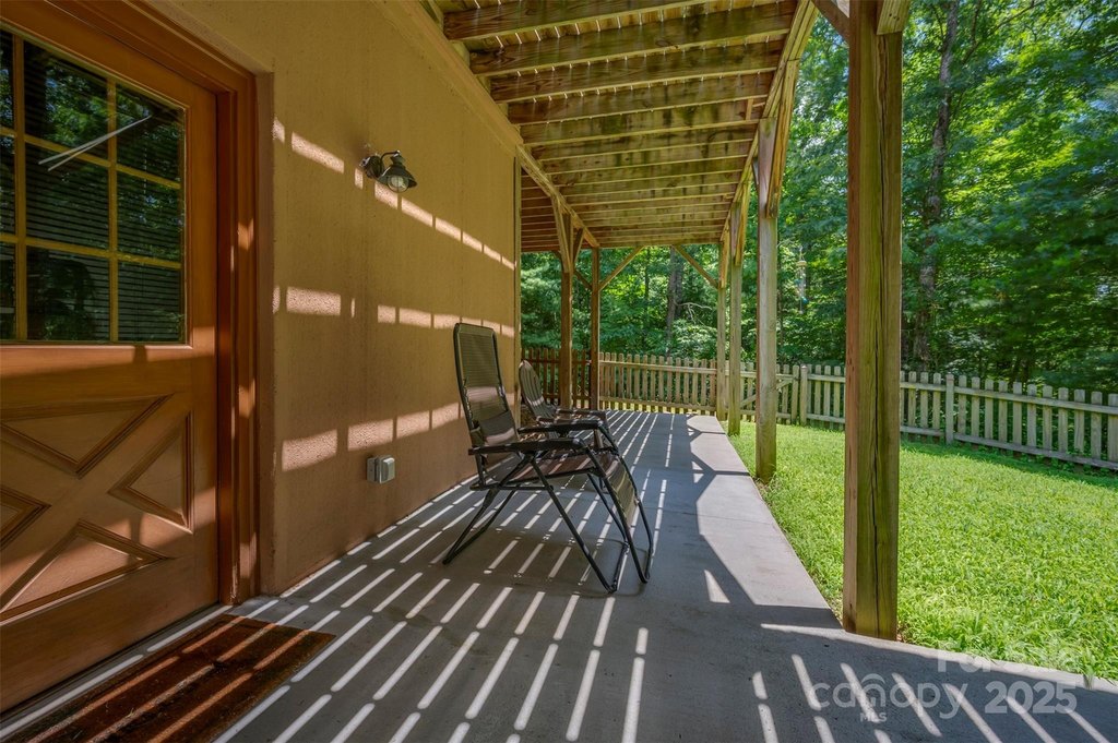 Saluda, North Carolina, 28773, United States, 3 Bedrooms Bedrooms, ,2.5 BathroomsBathrooms,Residential,Forsale,1960262