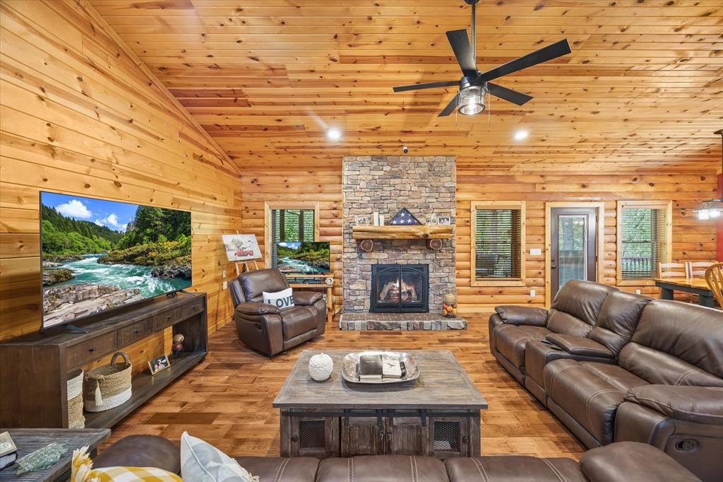 Celina, Tennessee, 38551, United States, 3 Bedrooms Bedrooms, ,2 BathroomsBathrooms,Residential,Forsale,1929825