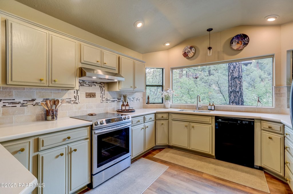 Prescott, Arizona, 86303, United States, 2 Bedrooms Bedrooms, ,2 BathroomsBathrooms,Residential,Forsale,1929273