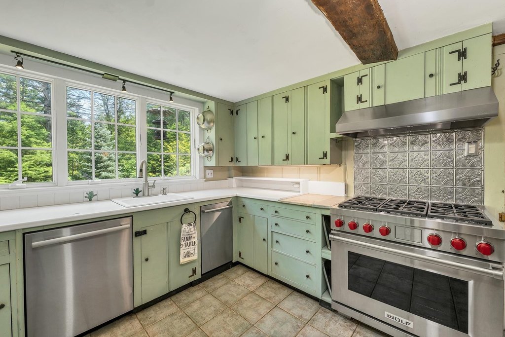 Weare, New Hampshire, 03281, United States, 3 Bedrooms Bedrooms, ,2 BathroomsBathrooms,Residential,Forsale,1952919