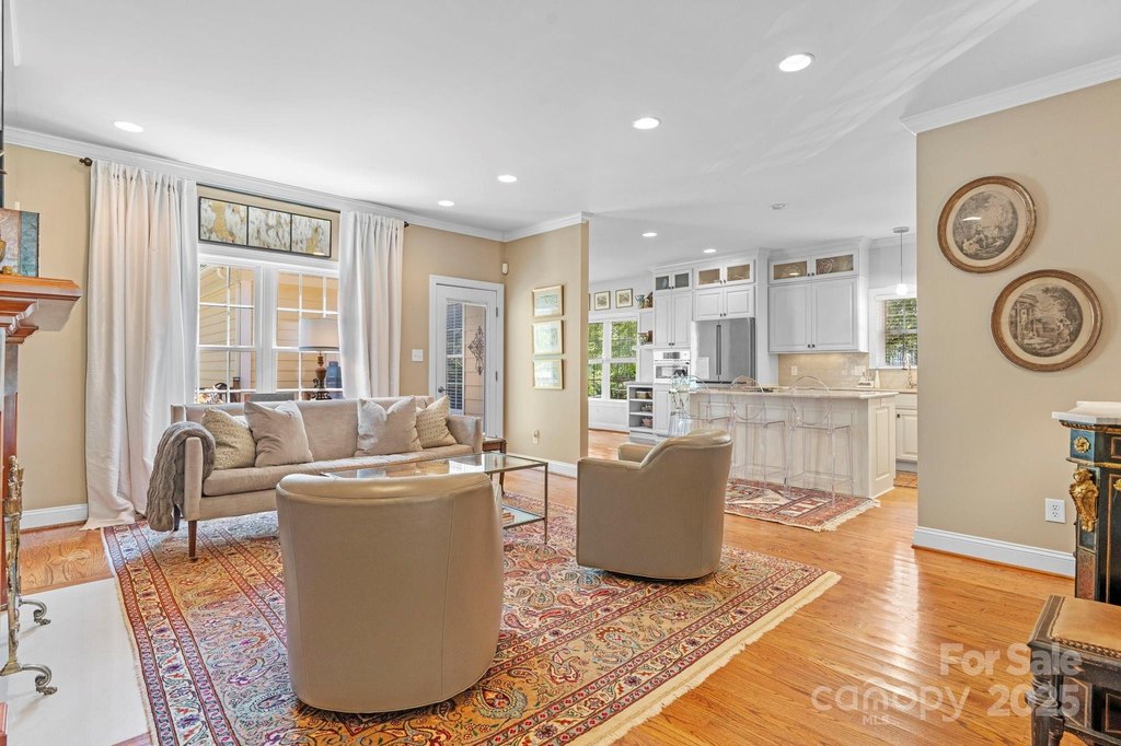 Hickory, North Carolina, 28601, United States, 4 Bedrooms Bedrooms, ,3.5 BathroomsBathrooms,Residential,Forsale,1934926