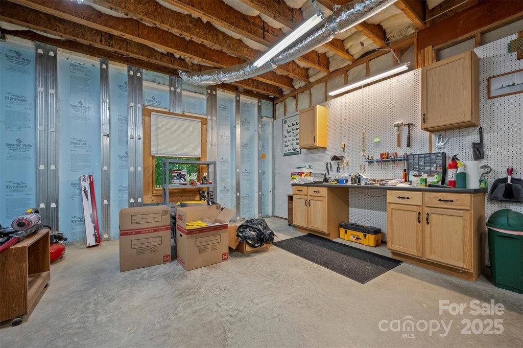 Saluda, North Carolina, 28773, United States, 3 Bedrooms Bedrooms, ,2.5 BathroomsBathrooms,Residential,Forsale,1960262