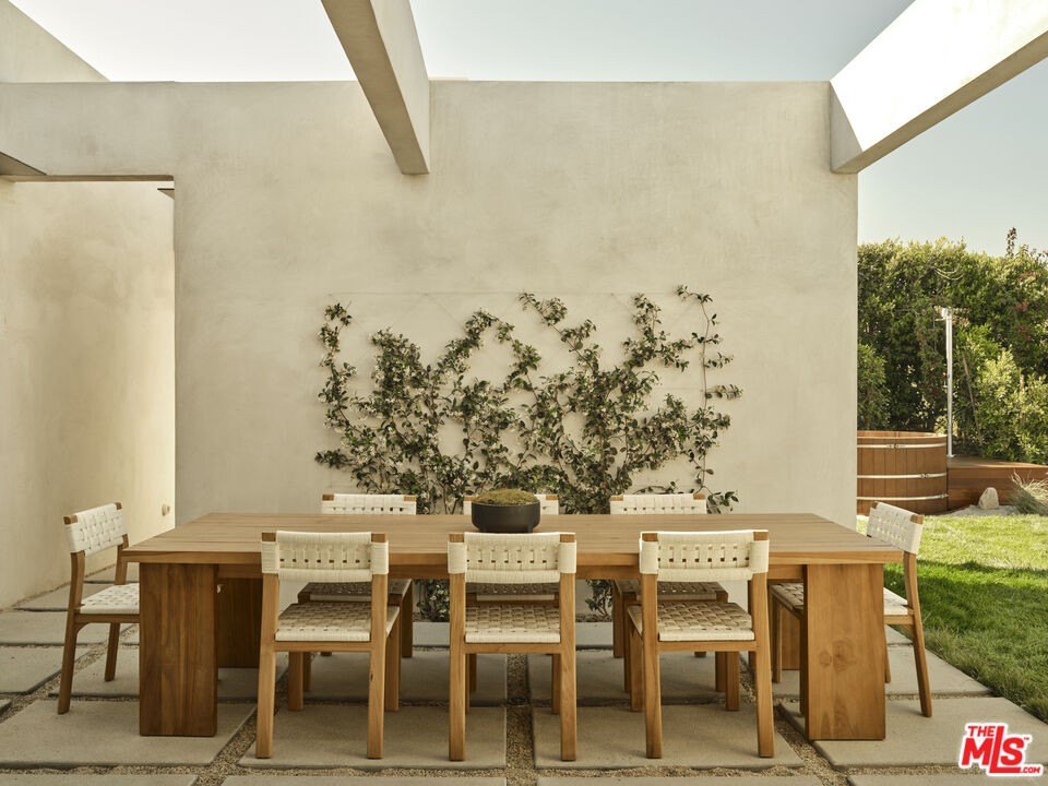 Malibu, California, 90265, United States, 4 Bedrooms Bedrooms, ,3.5 BathroomsBathrooms,Residential,Forsale,1922139