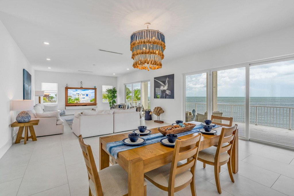 MARATHON, Florida, 33050, United States, 5 Bedrooms Bedrooms, ,5.5 BathroomsBathrooms,Residential,Forsale,1968258