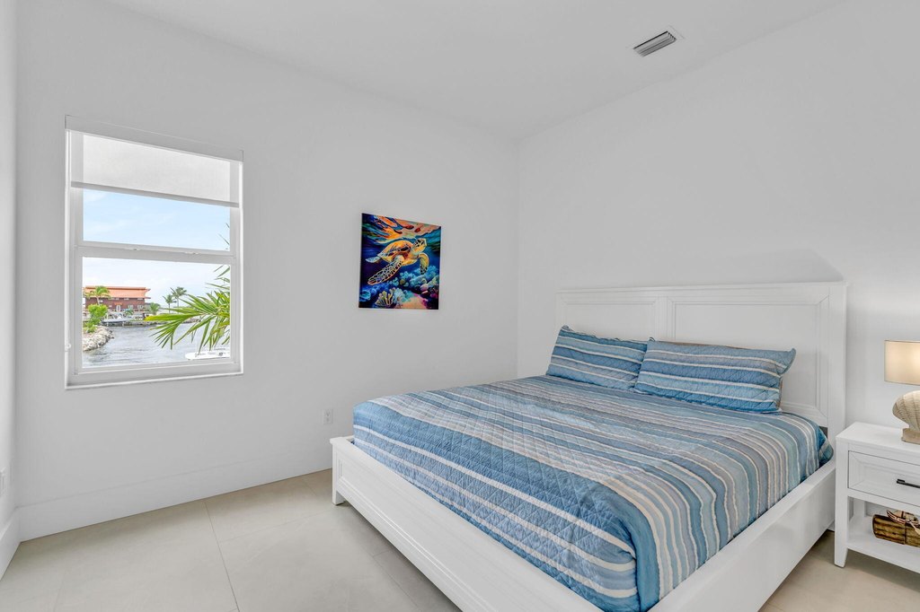 MARATHON, Florida, 33050, United States, 5 Bedrooms Bedrooms, ,5.5 BathroomsBathrooms,Residential,Forsale,1968258