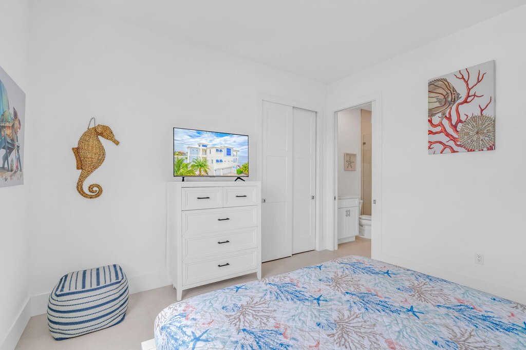 MARATHON, Florida, 33050, United States, 5 Bedrooms Bedrooms, ,5.5 BathroomsBathrooms,Residential,Forsale,1968258