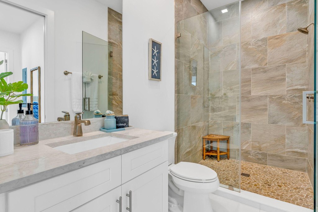 MARATHON, Florida, 33050, United States, 5 Bedrooms Bedrooms, ,5.5 BathroomsBathrooms,Residential,Forsale,1968258