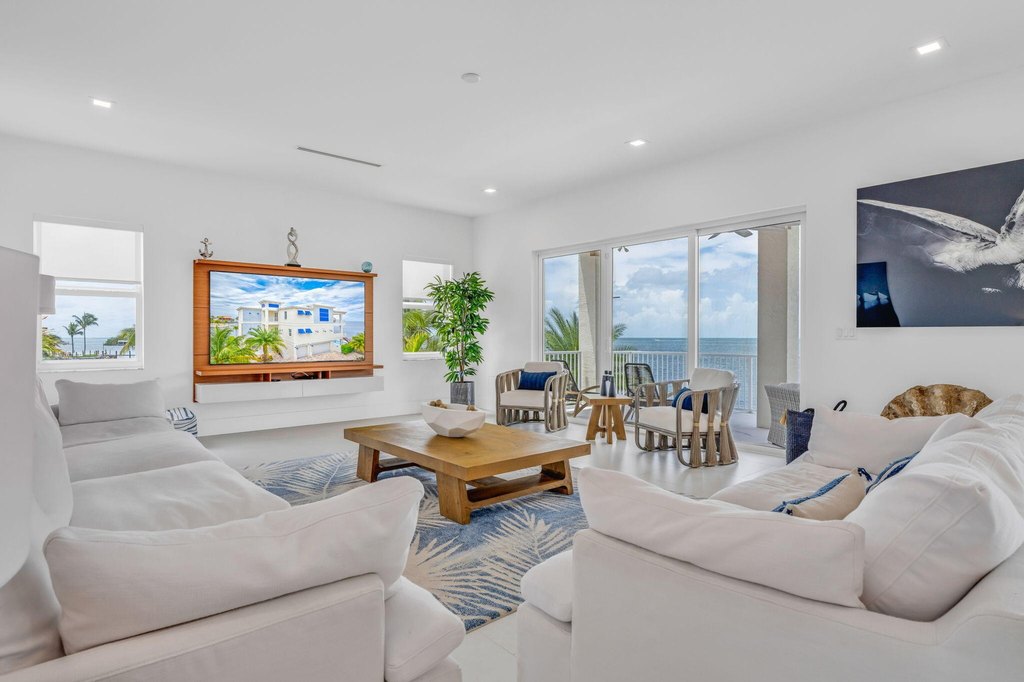 MARATHON, Florida, 33050, United States, 5 Bedrooms Bedrooms, ,5.5 BathroomsBathrooms,Residential,Forsale,1968258