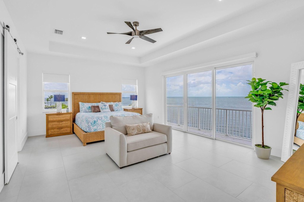 MARATHON, Florida, 33050, United States, 5 Bedrooms Bedrooms, ,5.5 BathroomsBathrooms,Residential,Forsale,1968258