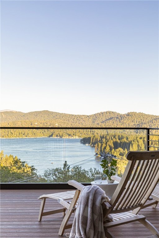 Lake Arrowhead, California, 92352, United States, 5 Bedrooms Bedrooms, ,4.5 BathroomsBathrooms,Residential,Forsale,1934019