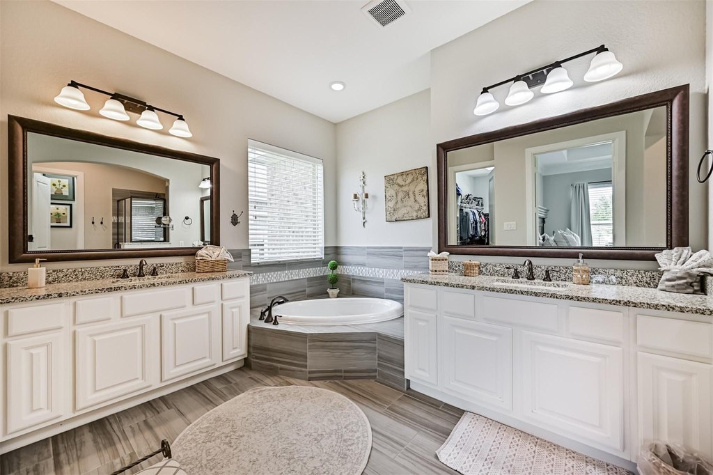 Friendswood, Texas, 77546, United States, 5 Bedrooms Bedrooms, ,4 BathroomsBathrooms,Residential,Forsale,1936498