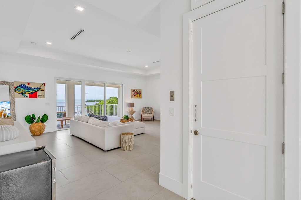 MARATHON, Florida, 33050, United States, 5 Bedrooms Bedrooms, ,5.5 BathroomsBathrooms,Residential,Forsale,1968258