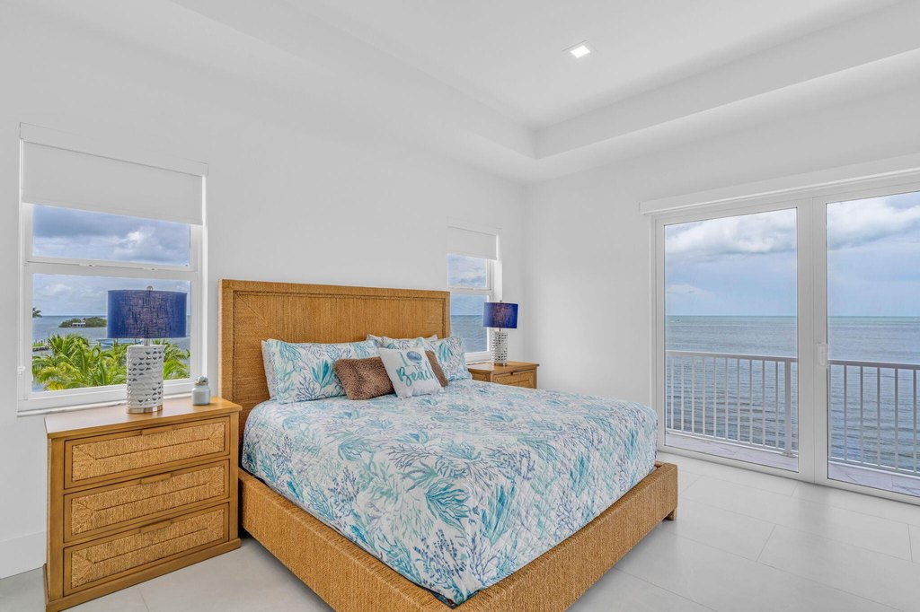 MARATHON, Florida, 33050, United States, 5 Bedrooms Bedrooms, ,5.5 BathroomsBathrooms,Residential,Forsale,1968258