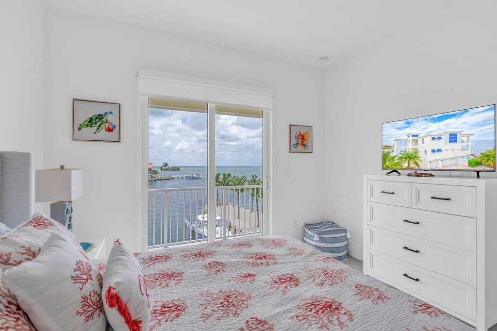 MARATHON, Florida, 33050, United States, 5 Bedrooms Bedrooms, ,5.5 BathroomsBathrooms,Residential,Forsale,1968258