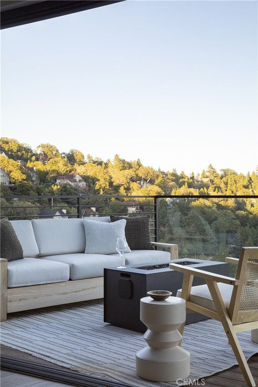 Lake Arrowhead, California, 92352, United States, 5 Bedrooms Bedrooms, ,4.5 BathroomsBathrooms,Residential,Forsale,1934019