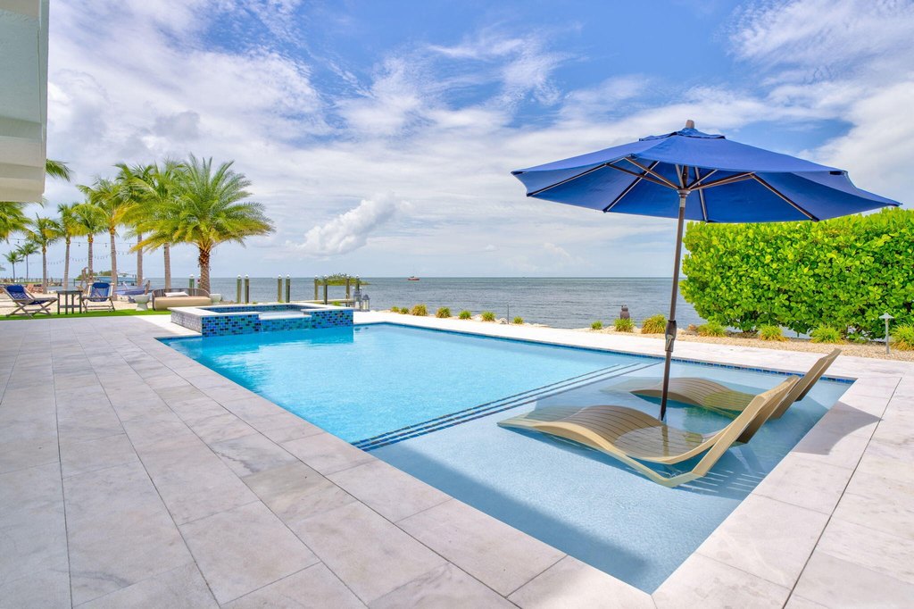 MARATHON, Florida, 33050, United States, 5 Bedrooms Bedrooms, ,5.5 BathroomsBathrooms,Residential,Forsale,1968258