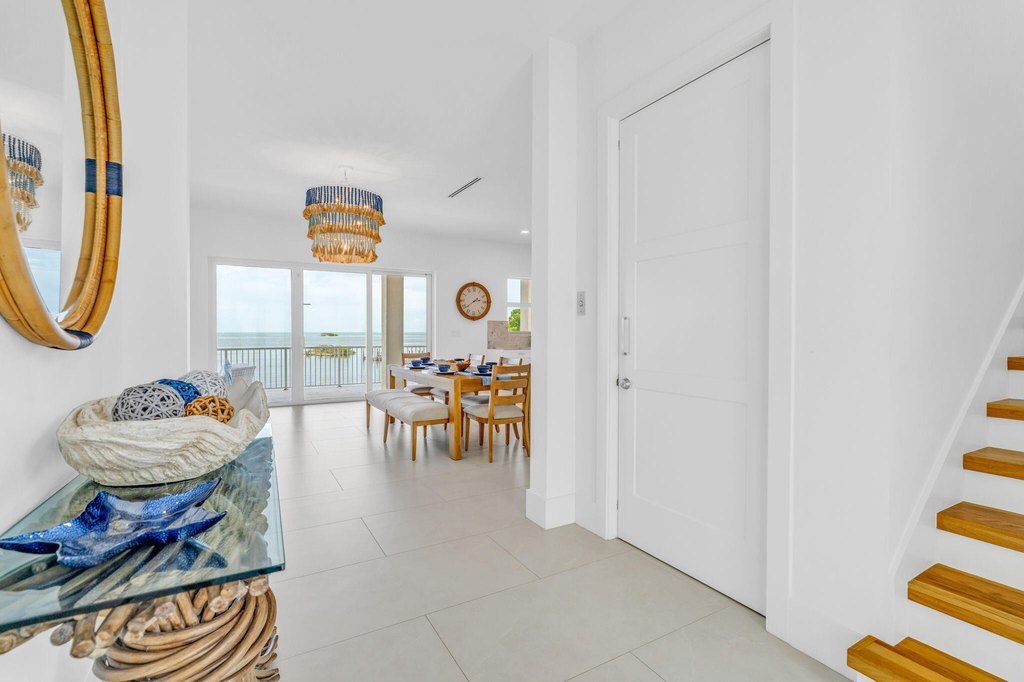 MARATHON, Florida, 33050, United States, 5 Bedrooms Bedrooms, ,5.5 BathroomsBathrooms,Residential,Forsale,1968258