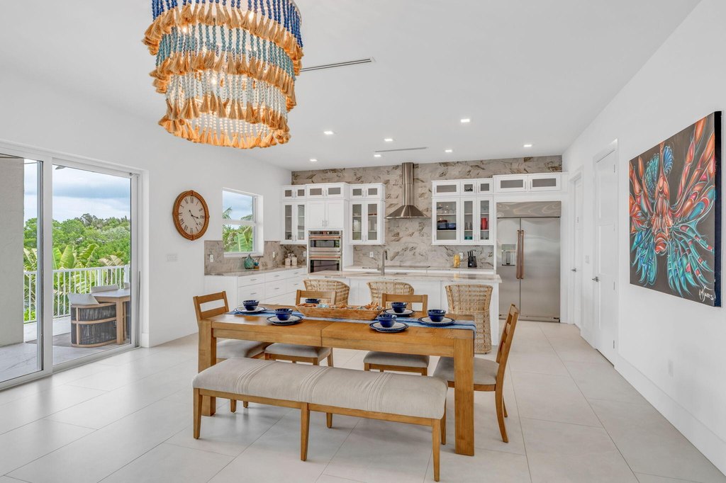 MARATHON, Florida, 33050, United States, 5 Bedrooms Bedrooms, ,5.5 BathroomsBathrooms,Residential,Forsale,1968258