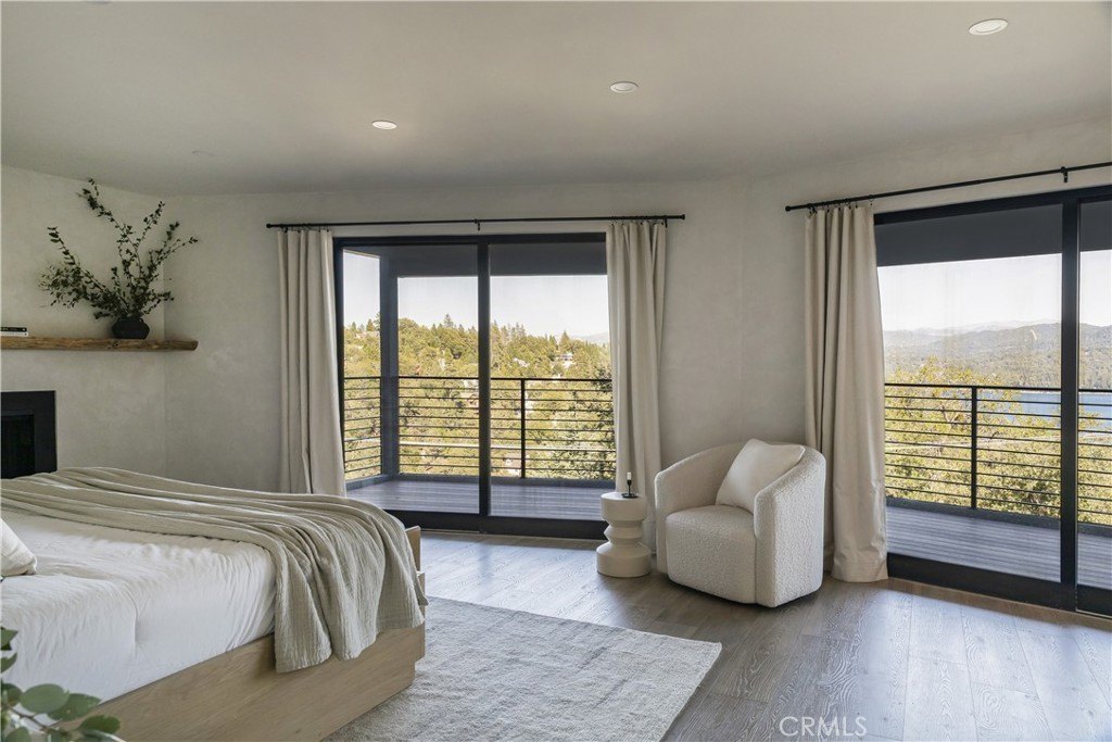 Lake Arrowhead, California, 92352, United States, 5 Bedrooms Bedrooms, ,4.5 BathroomsBathrooms,Residential,Forsale,1934019