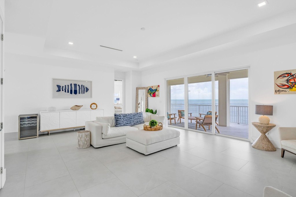 MARATHON, Florida, 33050, United States, 5 Bedrooms Bedrooms, ,5.5 BathroomsBathrooms,Residential,Forsale,1968258