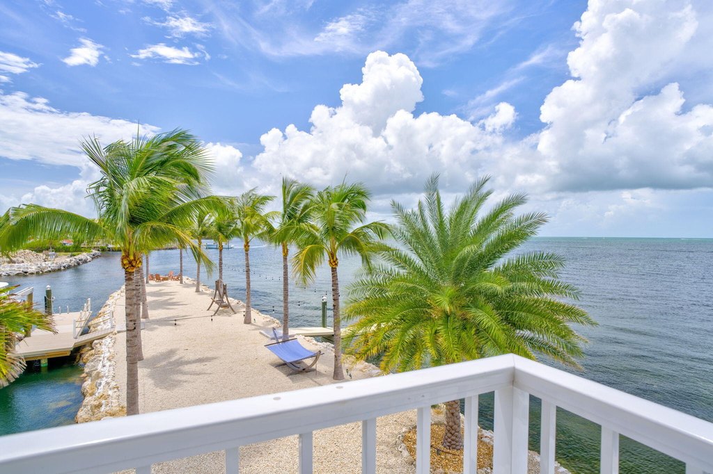 MARATHON, Florida, 33050, United States, 5 Bedrooms Bedrooms, ,5.5 BathroomsBathrooms,Residential,Forsale,1968258