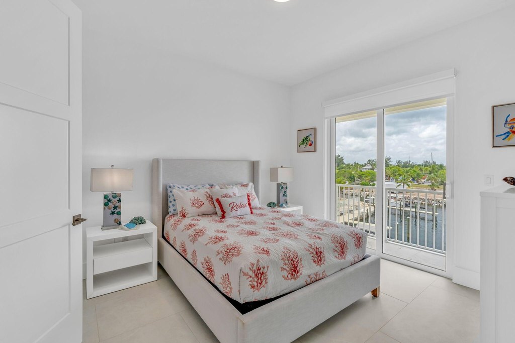 MARATHON, Florida, 33050, United States, 5 Bedrooms Bedrooms, ,5.5 BathroomsBathrooms,Residential,Forsale,1968258