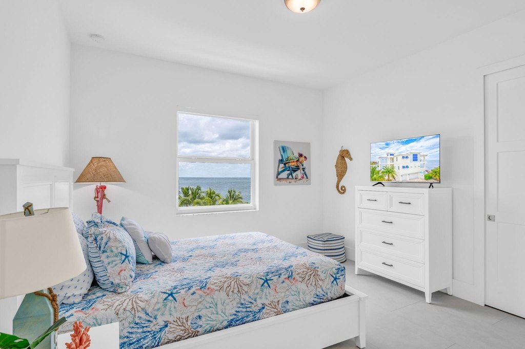 MARATHON, Florida, 33050, United States, 5 Bedrooms Bedrooms, ,5.5 BathroomsBathrooms,Residential,Forsale,1968258