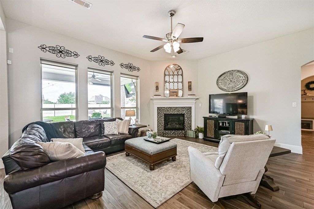 Friendswood, Texas, 77546, United States, 5 Bedrooms Bedrooms, ,4 BathroomsBathrooms,Residential,Forsale,1936498