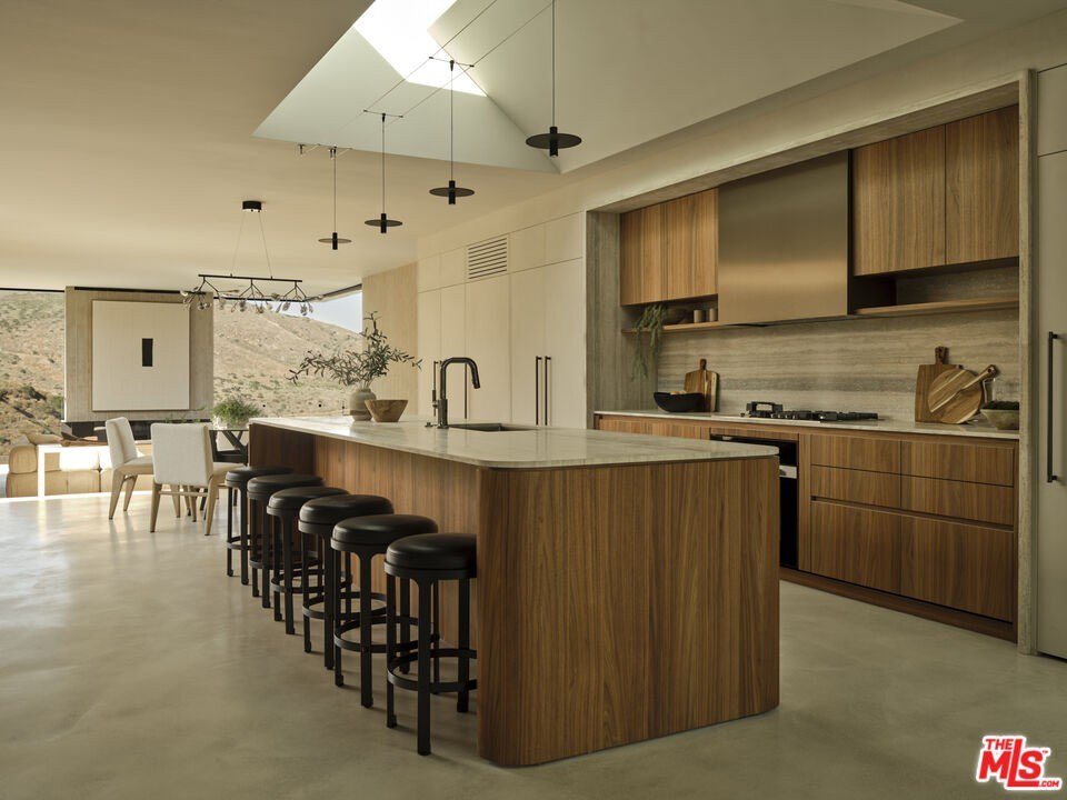Malibu, California, 90265, United States, 4 Bedrooms Bedrooms, ,3.5 BathroomsBathrooms,Residential,Forsale,1922139