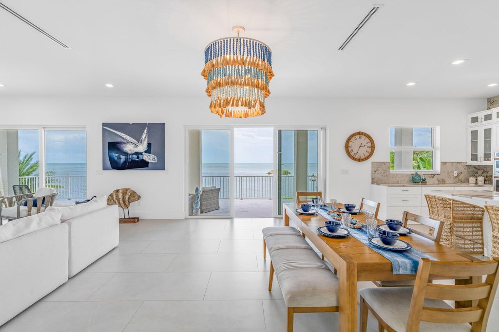 MARATHON, Florida, 33050, United States, 5 Bedrooms Bedrooms, ,5.5 BathroomsBathrooms,Residential,Forsale,1968258