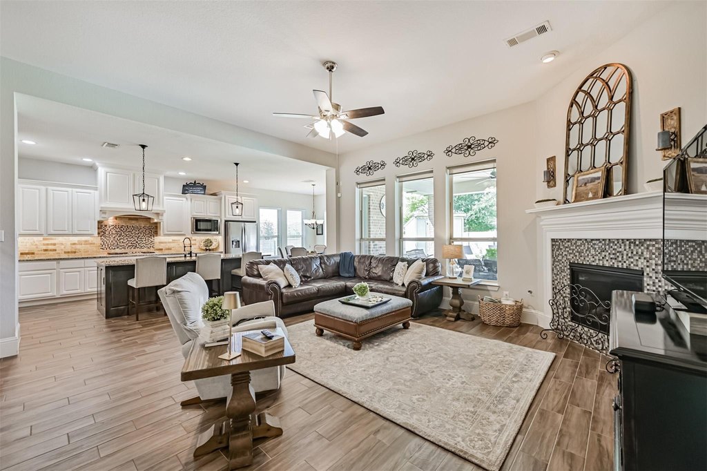 Friendswood, Texas, 77546, United States, 5 Bedrooms Bedrooms, ,4 BathroomsBathrooms,Residential,Forsale,1936498