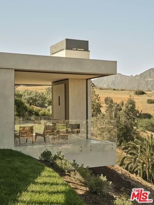 Malibu, California, 90265, United States, 4 Bedrooms Bedrooms, ,3.5 BathroomsBathrooms,Residential,Forsale,1922139