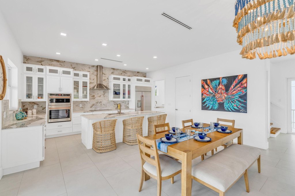 MARATHON, Florida, 33050, United States, 5 Bedrooms Bedrooms, ,5.5 BathroomsBathrooms,Residential,Forsale,1968258