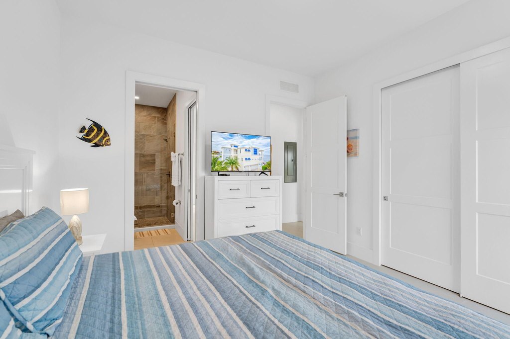 MARATHON, Florida, 33050, United States, 5 Bedrooms Bedrooms, ,5.5 BathroomsBathrooms,Residential,Forsale,1968258